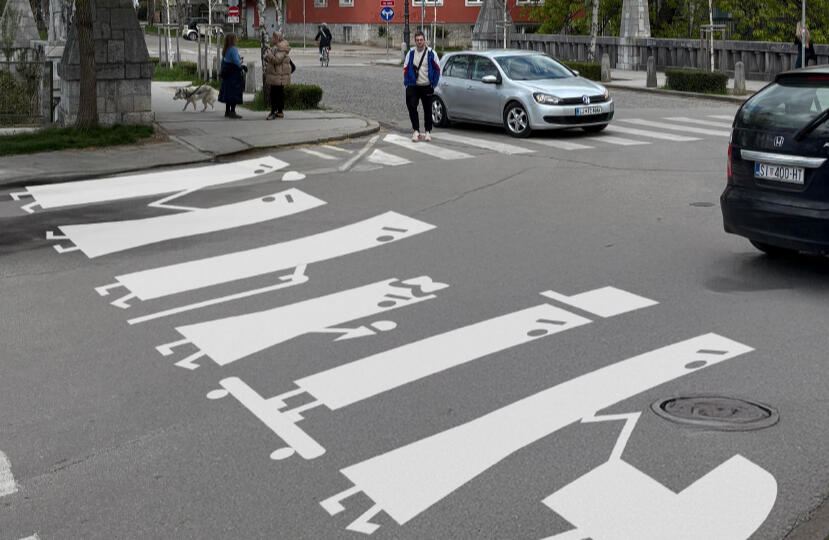 Intersection crosswalk